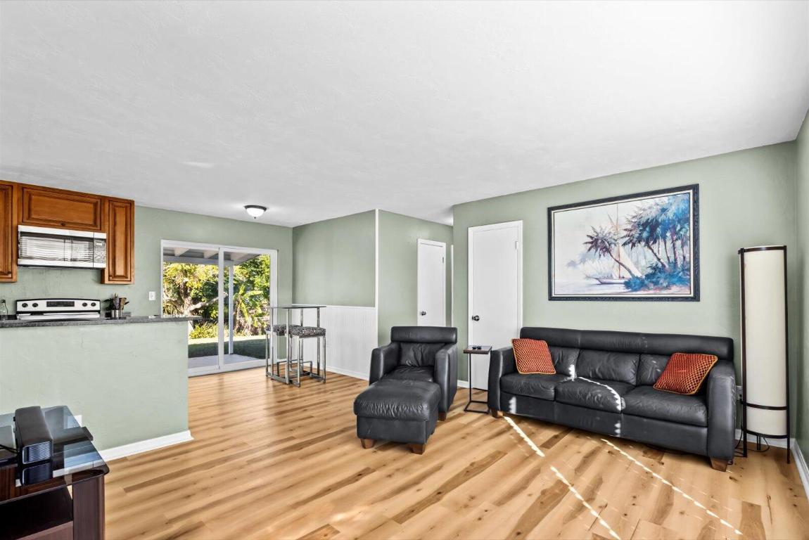 788 Schumann Drive, Sebastian, FL, 32958/$299,000 4 788 Schumann Drive