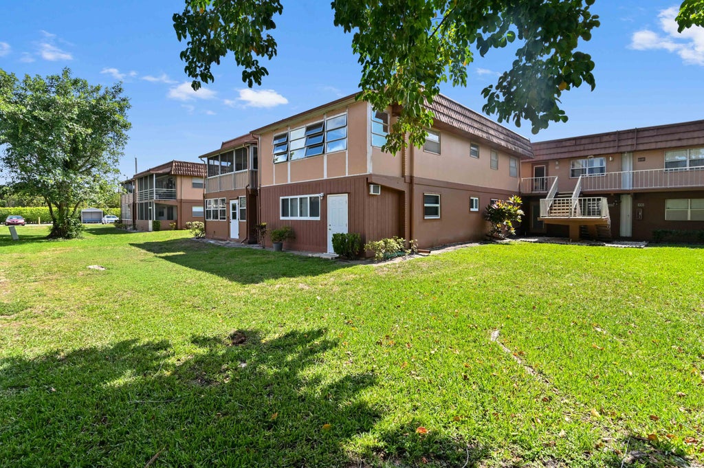 Photo of 513 Saxony K, Delray Beach, FL 33446 (MLS # R10993874)