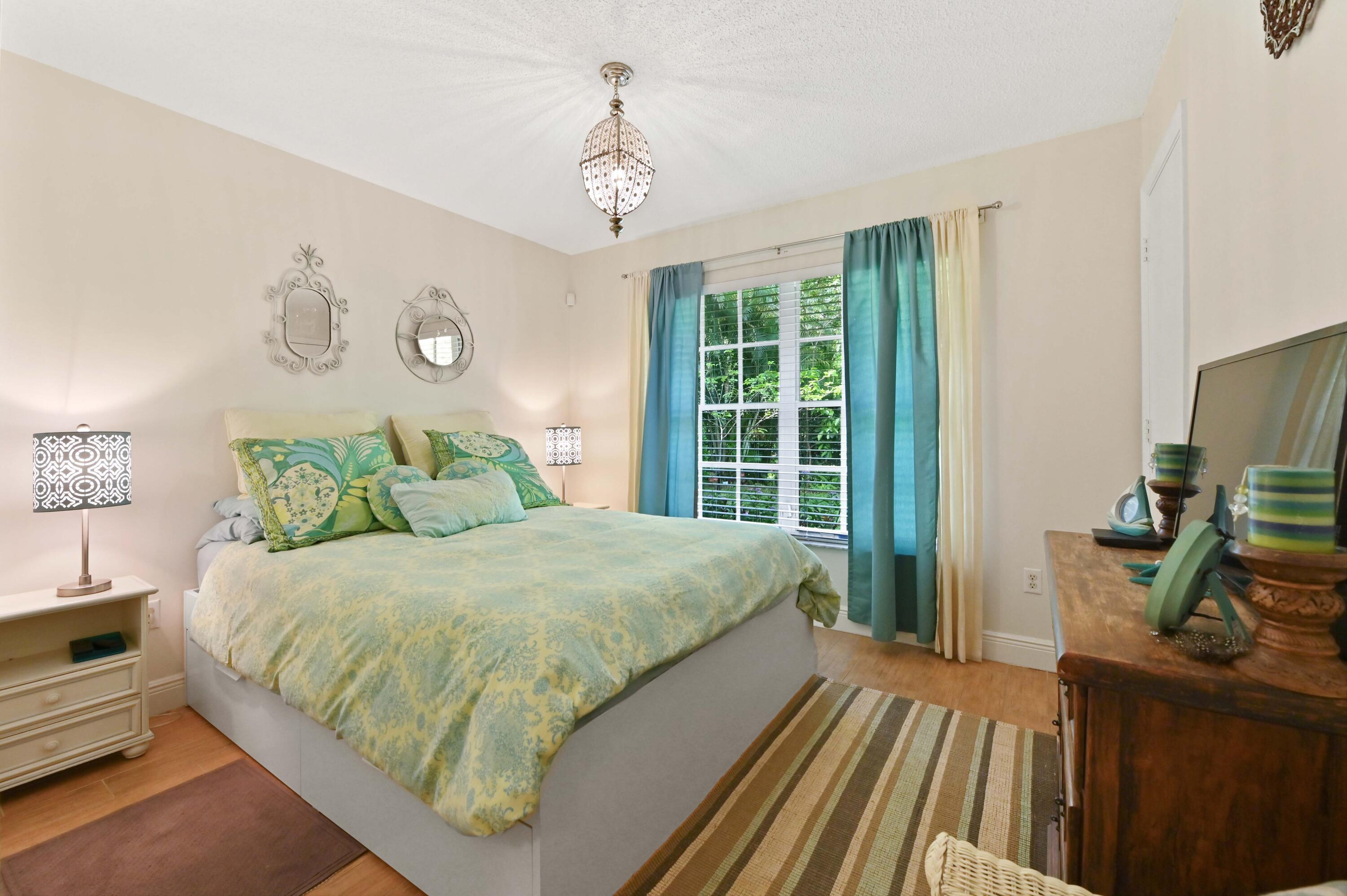 SHERWOOD FOREST - Residential