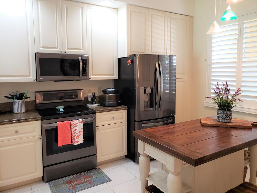 Photo of 8 Harbour Isle Drive E #105, Fort Pierce, FL 34949 (MLS # R11037433)