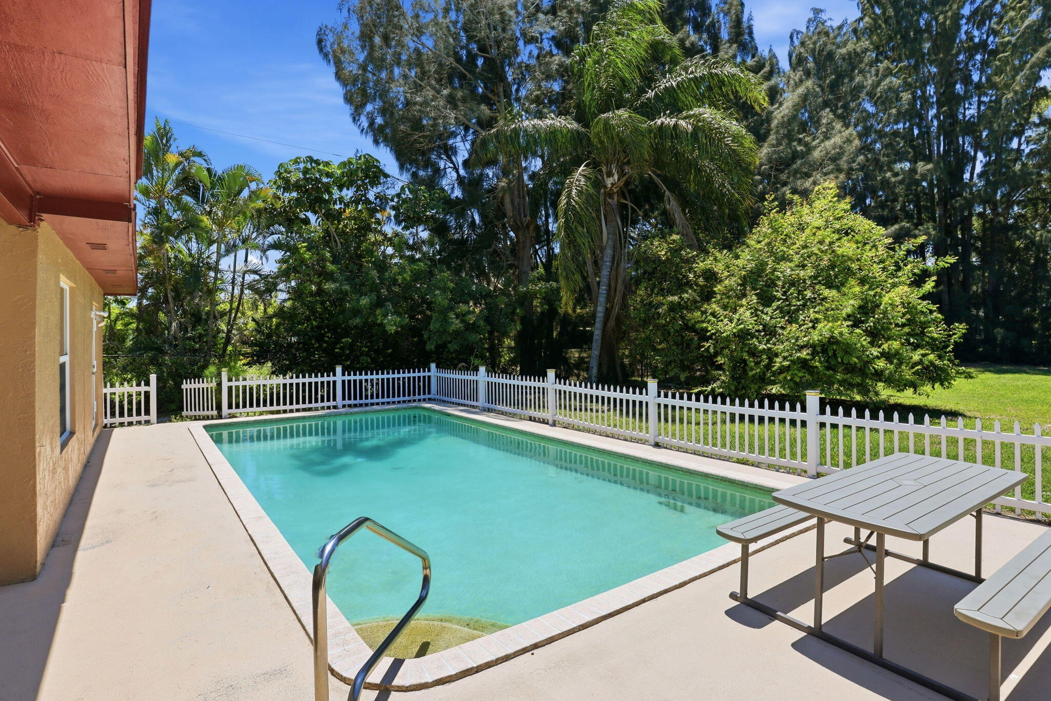FLORIDA GARDENS 2 - Residential
