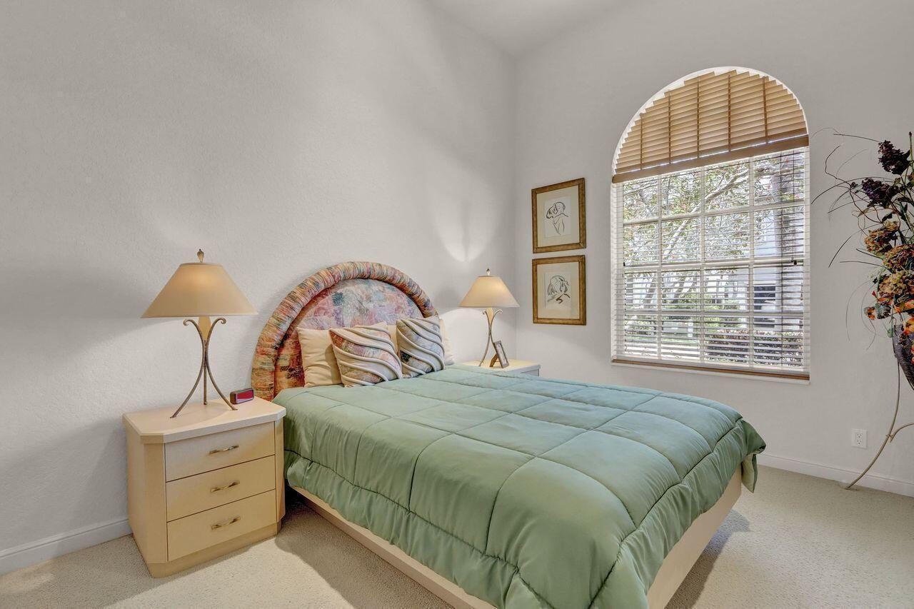 MAYFAIR AT WOODFIELD COUNTRY CLUB - Residential Lease