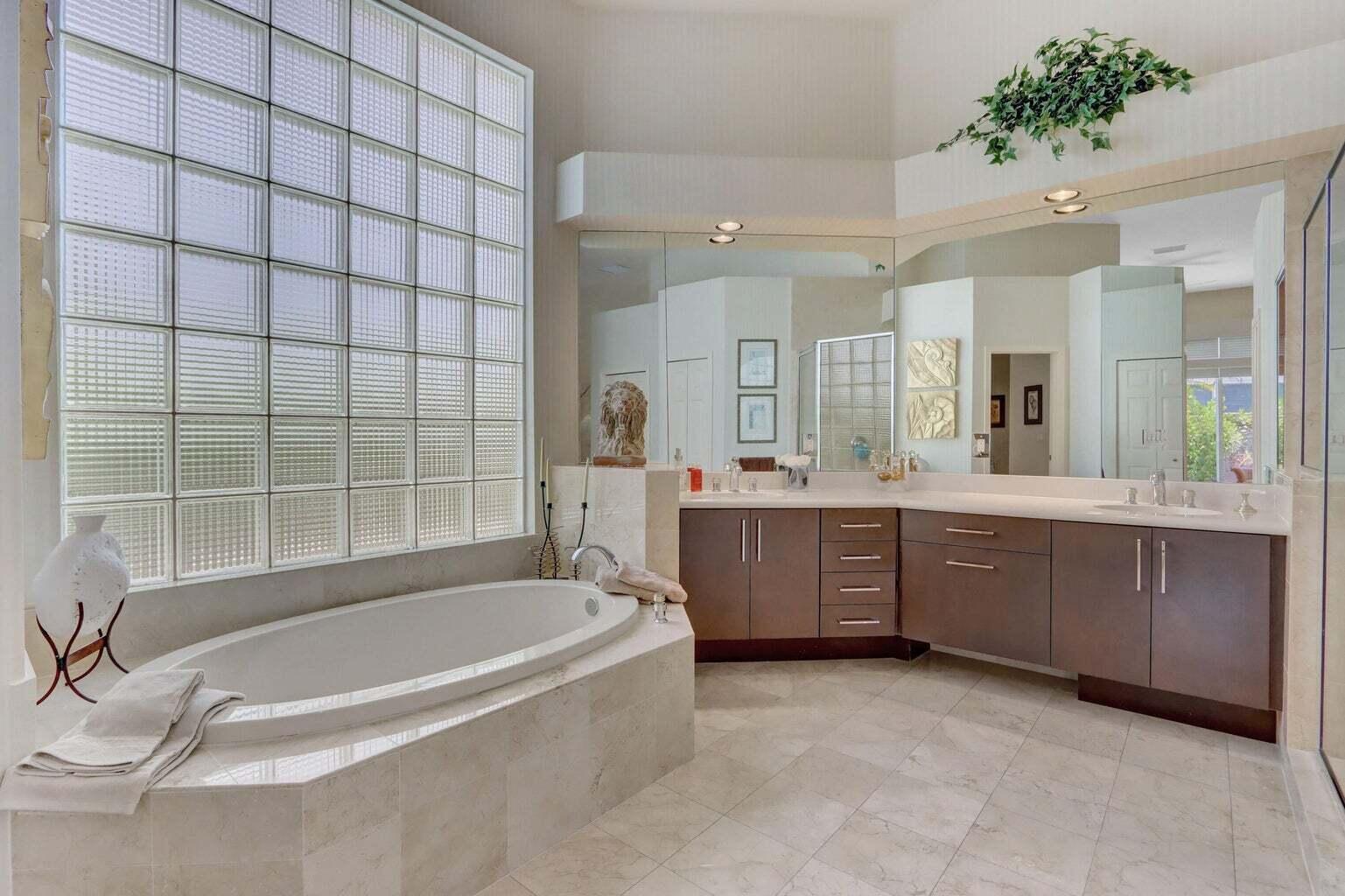 MAYFAIR AT WOODFIELD COUNTRY CLUB - Residential Lease