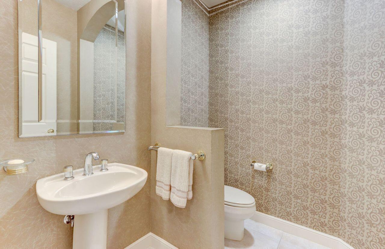 MAYFAIR AT WOODFIELD COUNTRY CLUB - Residential Lease