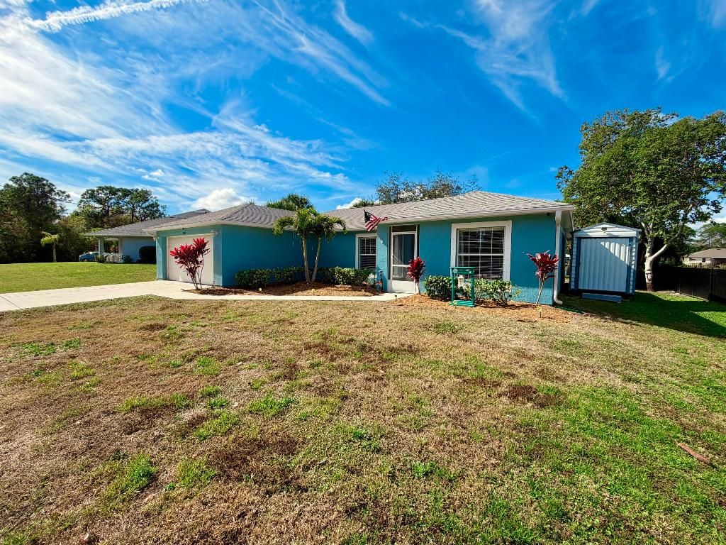 Photo of 8425 94th Avenue, Vero Beach, FL 32967 (MLS # R11153779)