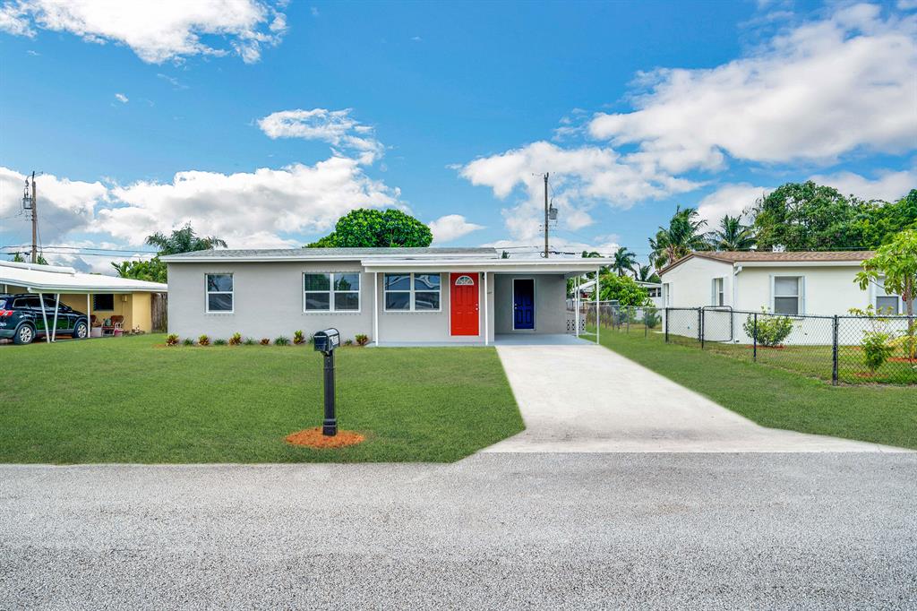 Totally remodeled home, beautiful kitchen with stainless steel appliances, granite counter top, ceiling fans, updated bath, nice big patio. close to beach and commercial area.Requirements: 600 minimum credit score, no evictions, no criminal record,$6285 monthly household income proven by pay stubs ,$75420 annual combined income proven by 1099, W2 or tax return. If tenant is self employed needs that income amount in the personal taxes .