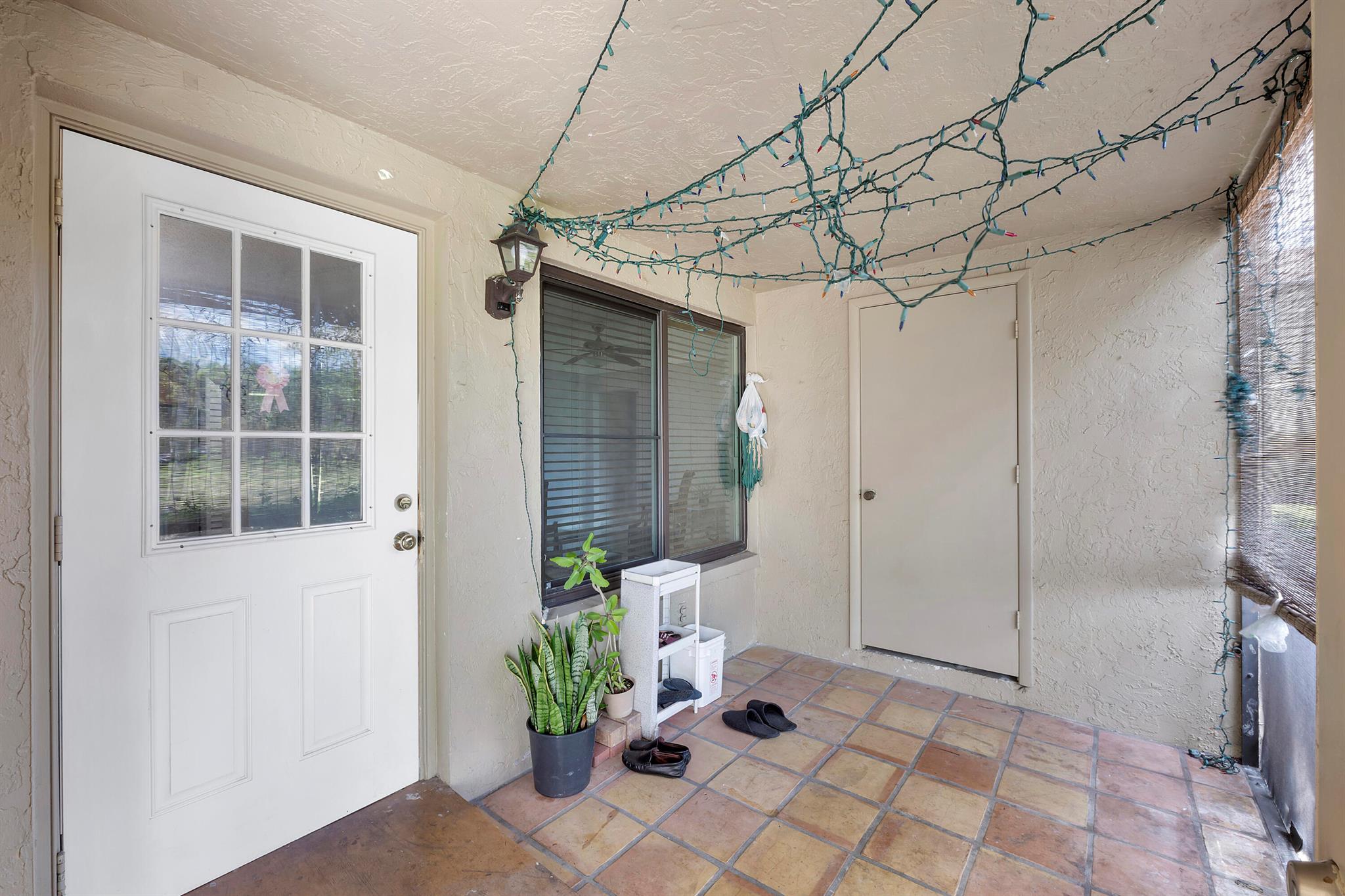 512 Shady Pine Way B1, Greenacres, FL, 33415/$260,000 2 512 Shady Pine Way B1