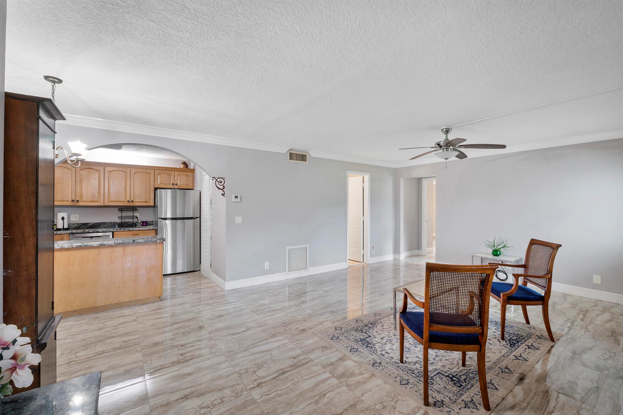 512 Shady Pine Way B1, Greenacres, FL, 33415/$260,000 4 512 Shady Pine Way B1