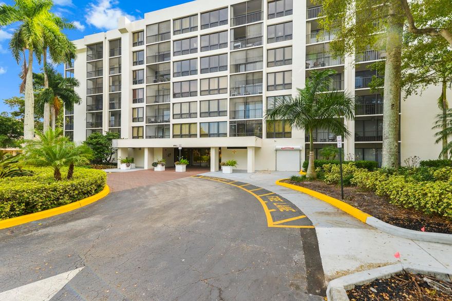 Beautiful and very well-maintained 2-bedroom, 2-bath apartment, featuring spacious bedrooms, including a master suite with a walk-in closet. Enjoy a large kitchen with pantry space and laminate flooring throughout. Relax on the covered balcony and take advantage of the great location, just minutes from shopping centers, major roads, and only a short drive to the beach.  Unit will start available to move on May 20th.