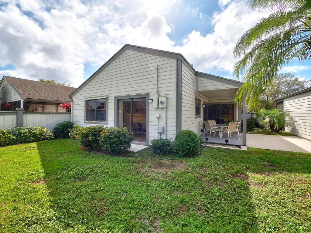 BEDFORD MEWS AT WELLINGTON - Residential