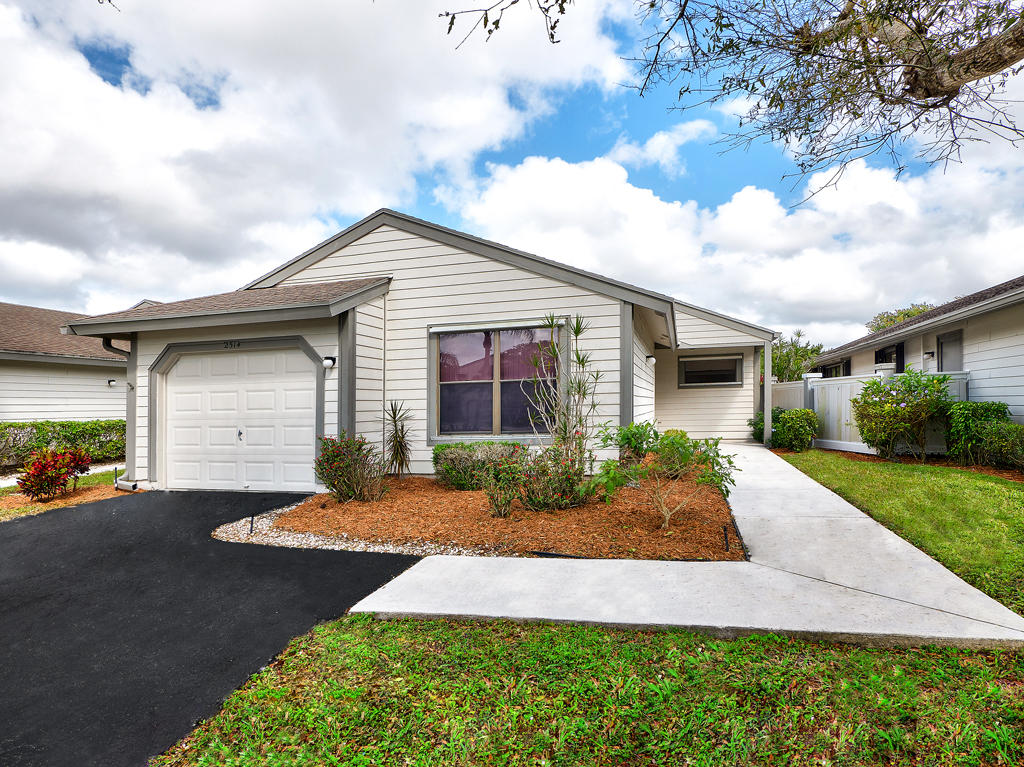 BEDFORD MEWS AT WELLINGTON - Residential