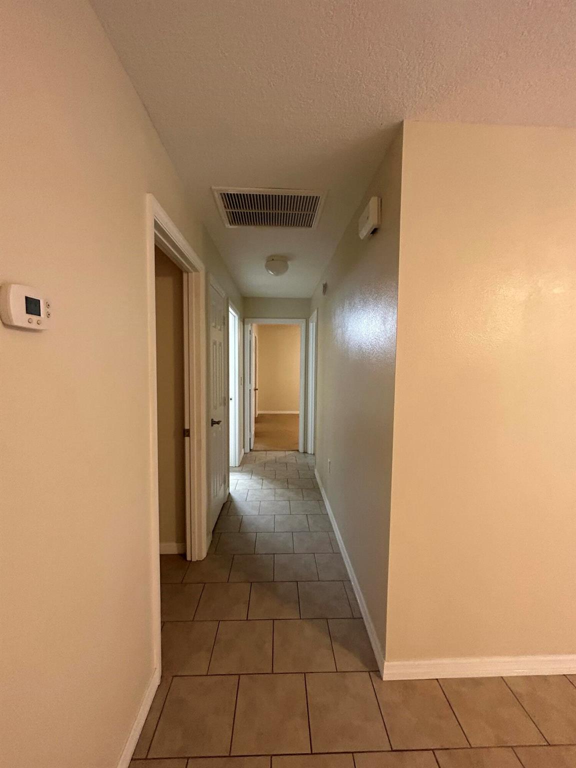 OAK LAKE VILLAS - Residential Lease