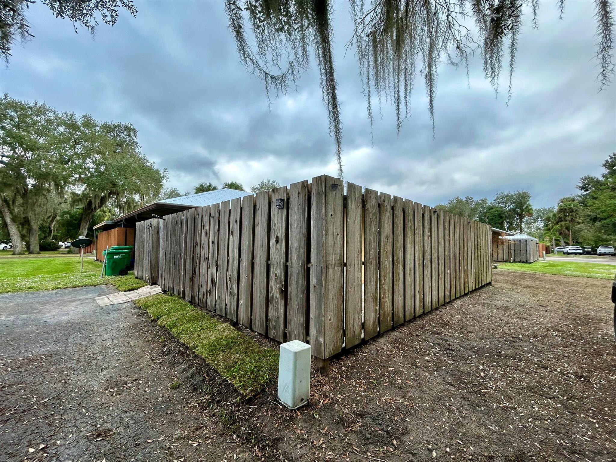 Oak Lake Villa 2 bedroom 2 bath clean and ready to be lived in.