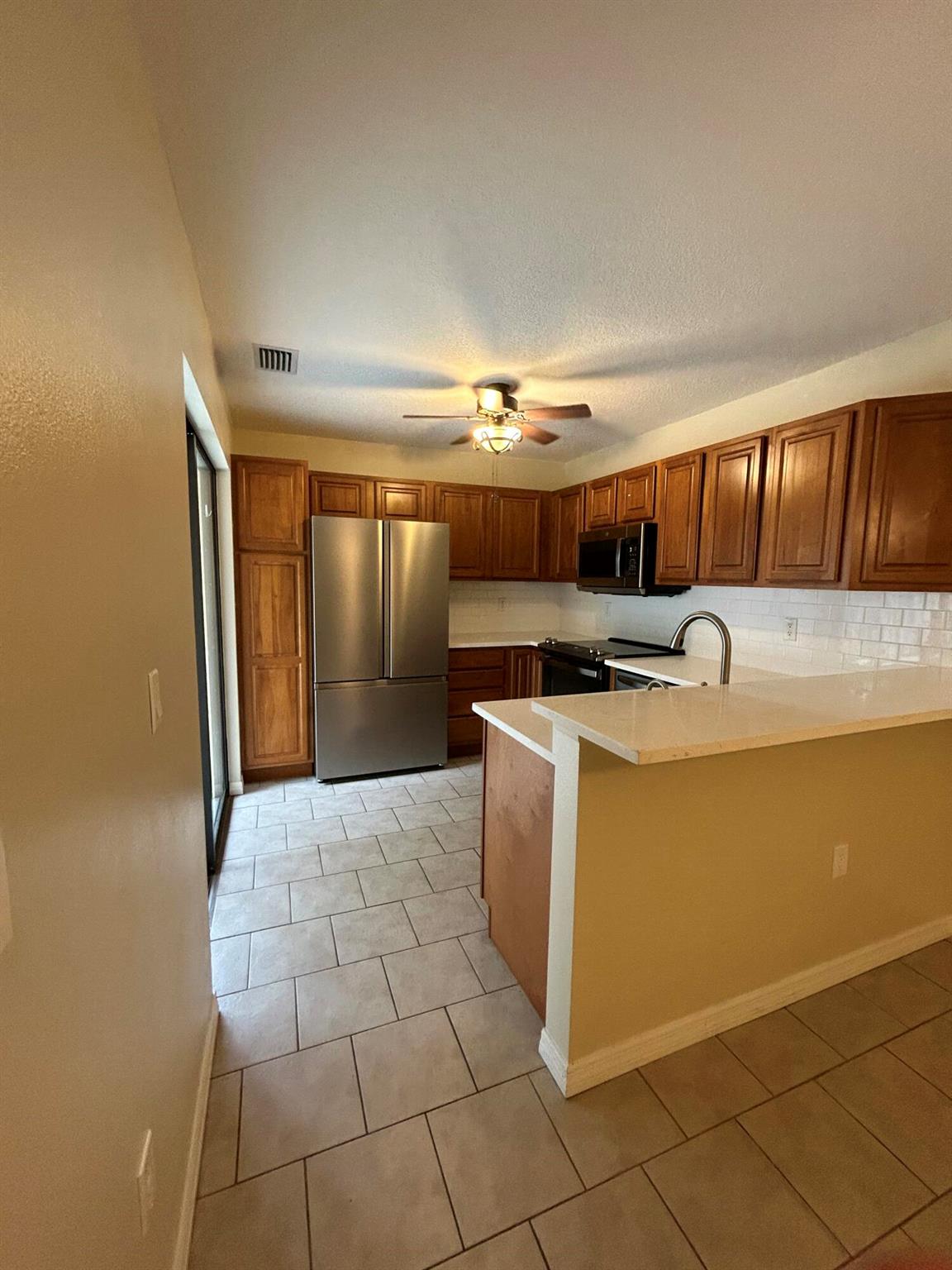 OAK LAKE VILLAS - Residential Lease