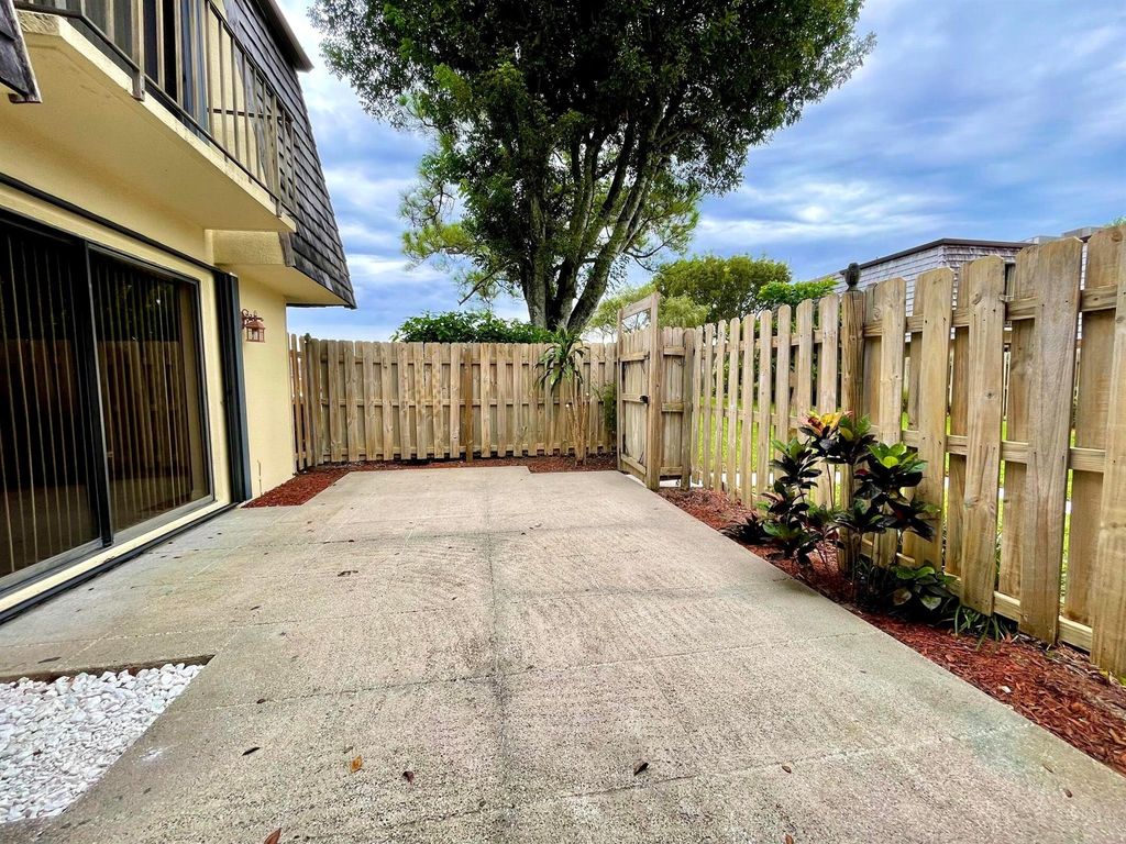 Photo of 238 Lake Arbor Drive, Palm Springs, FL 33461 (MLS # R10941316)