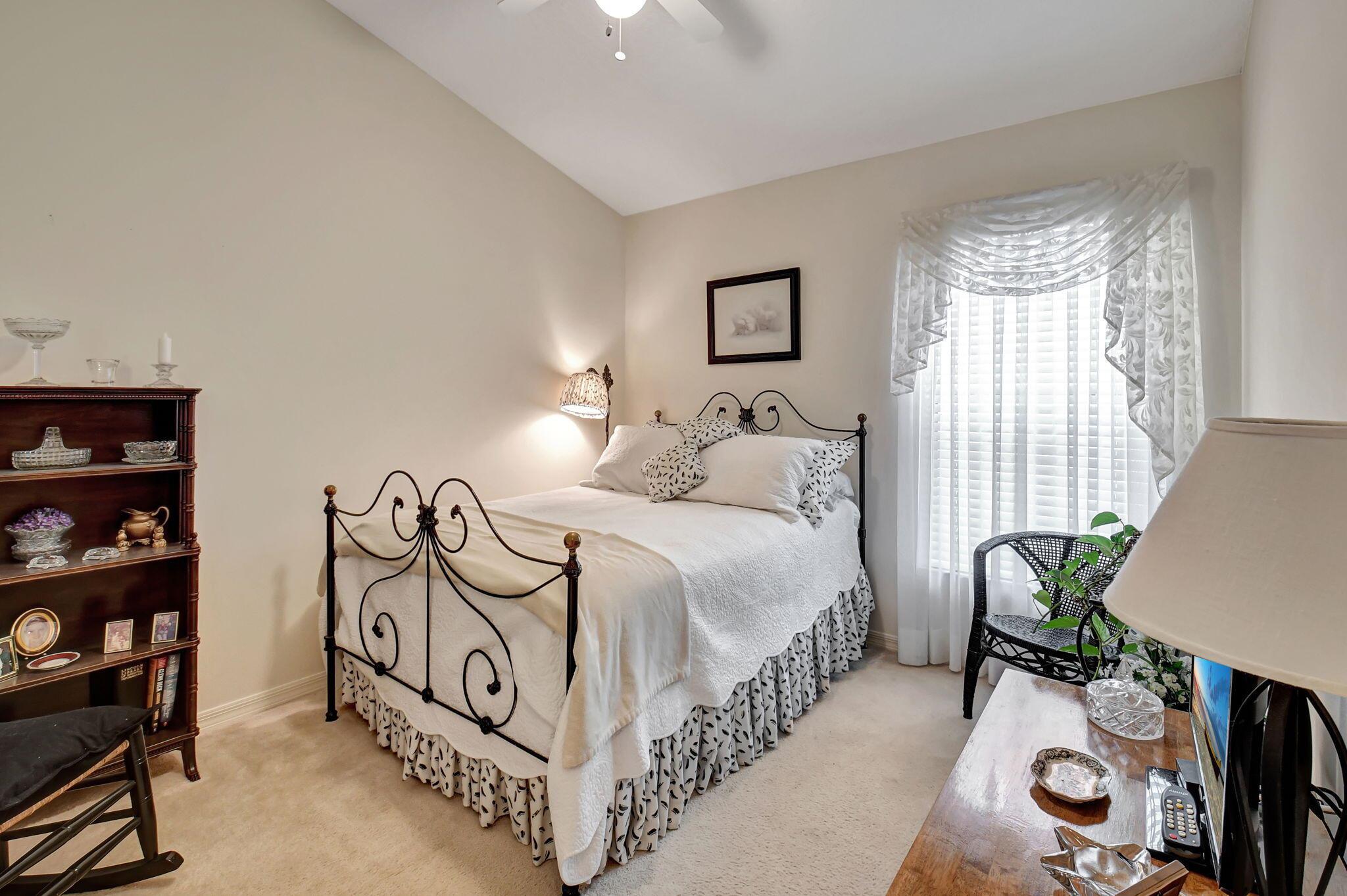 DELRAY LAKES - Residential