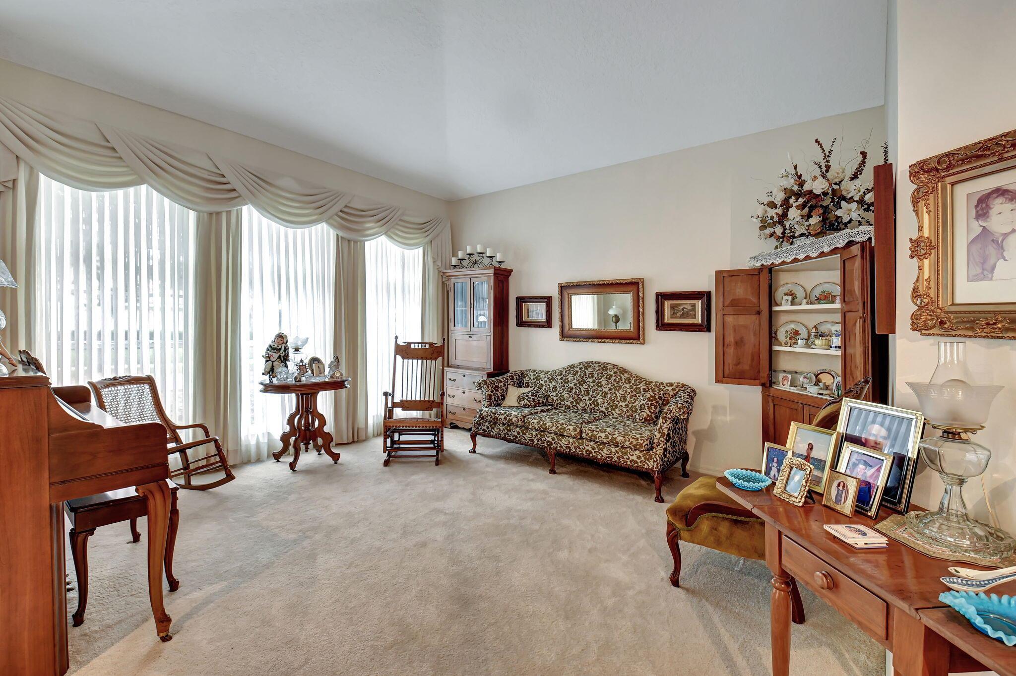 DELRAY LAKES - Residential