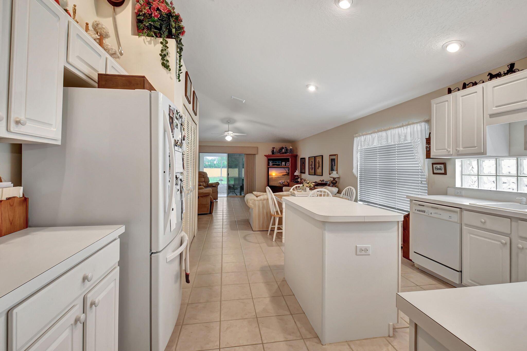 DELRAY LAKES - Residential