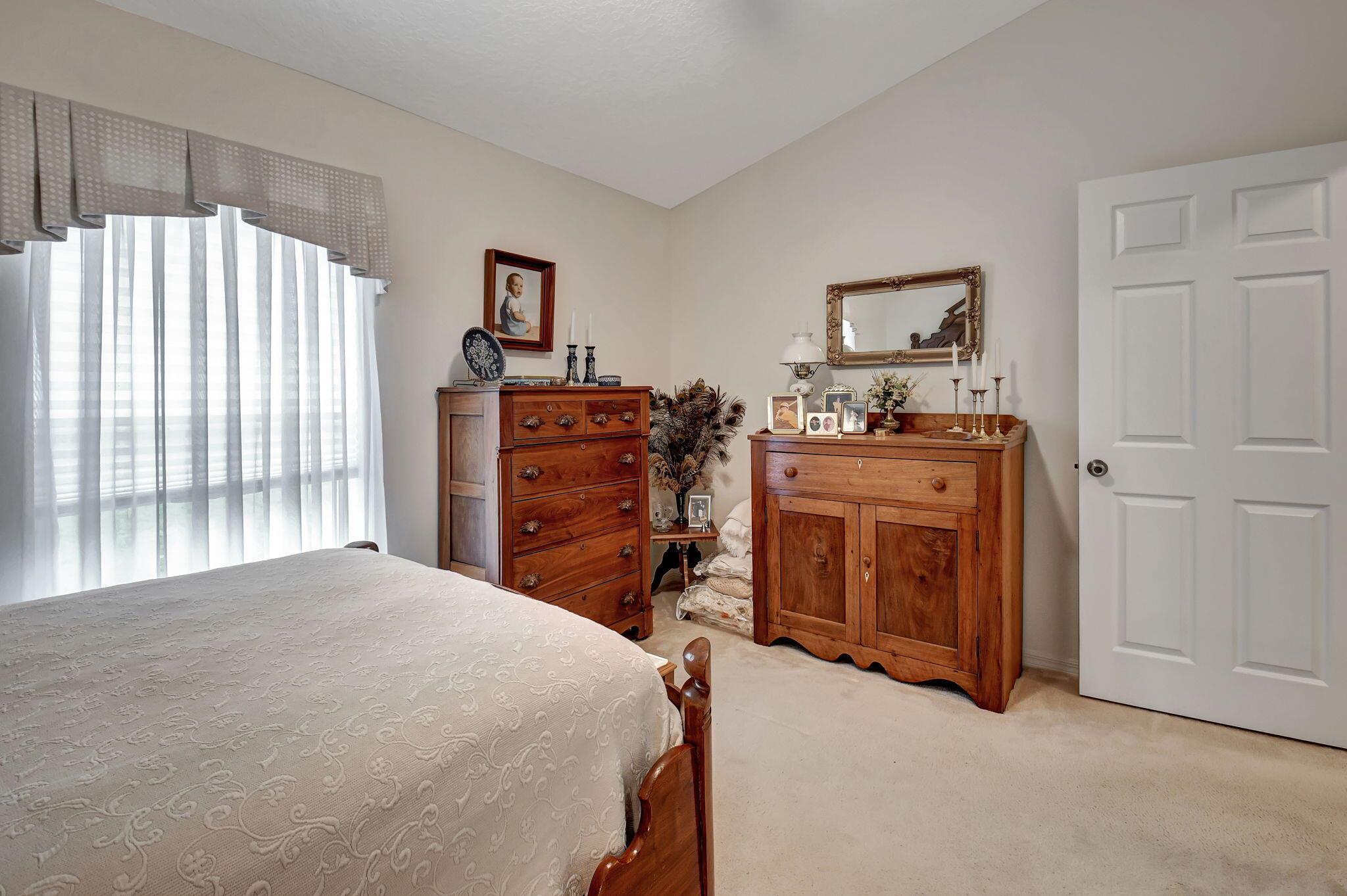 DELRAY LAKES - Residential