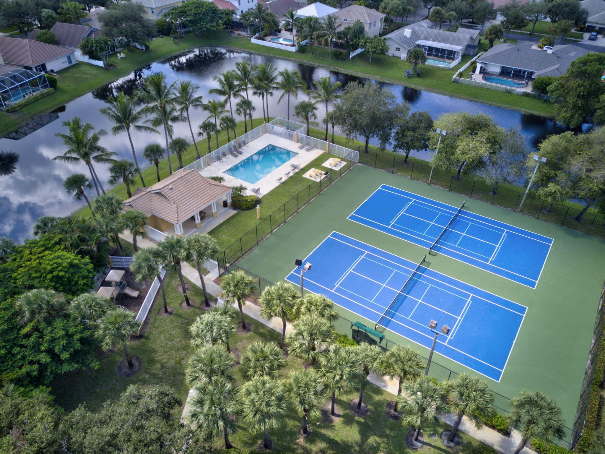 DELRAY LAKES - Residential
