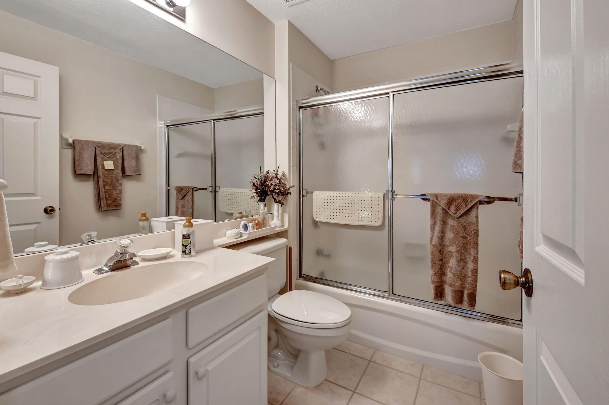 DELRAY LAKES - Residential