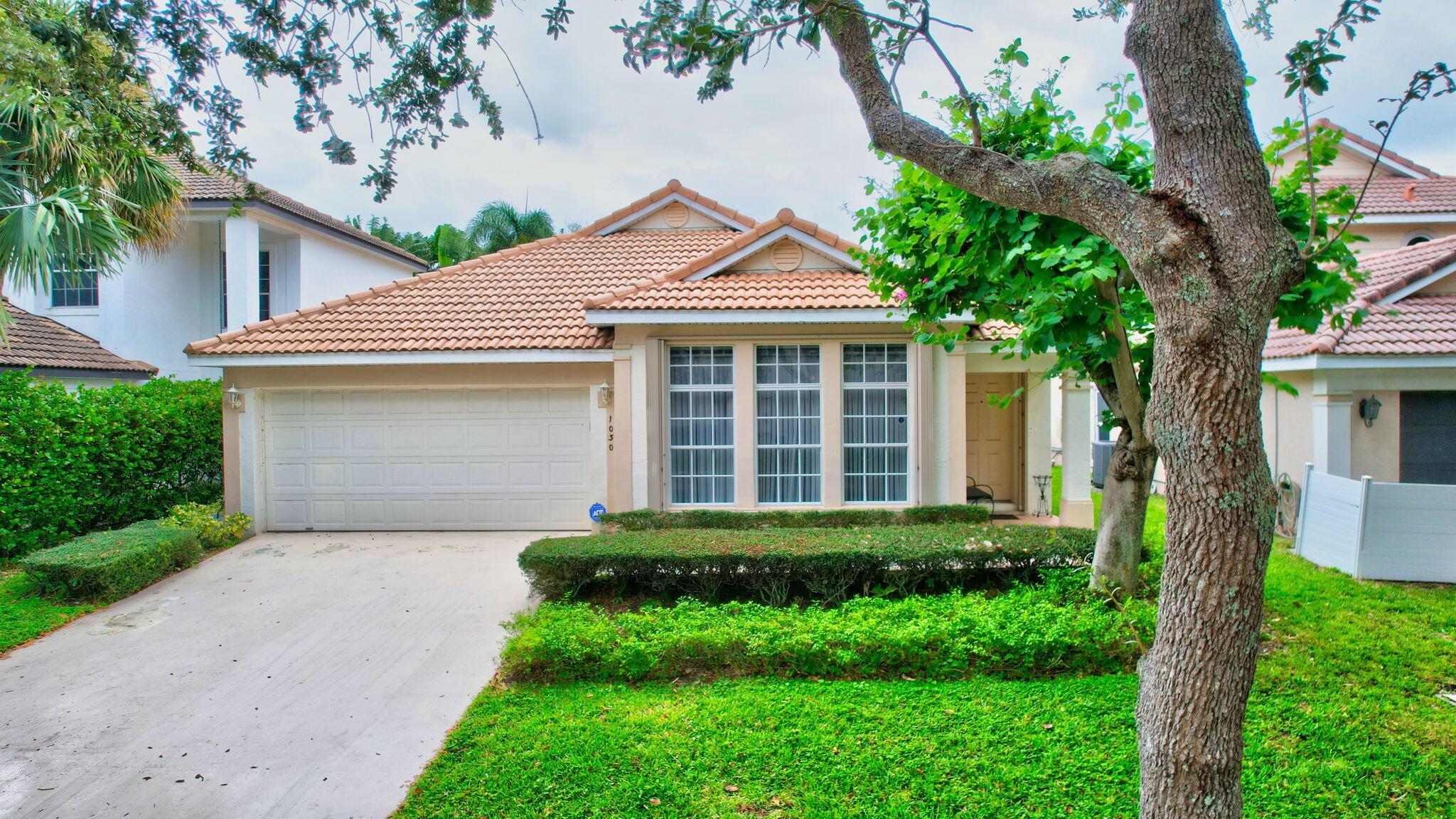 DELRAY LAKES - Residential