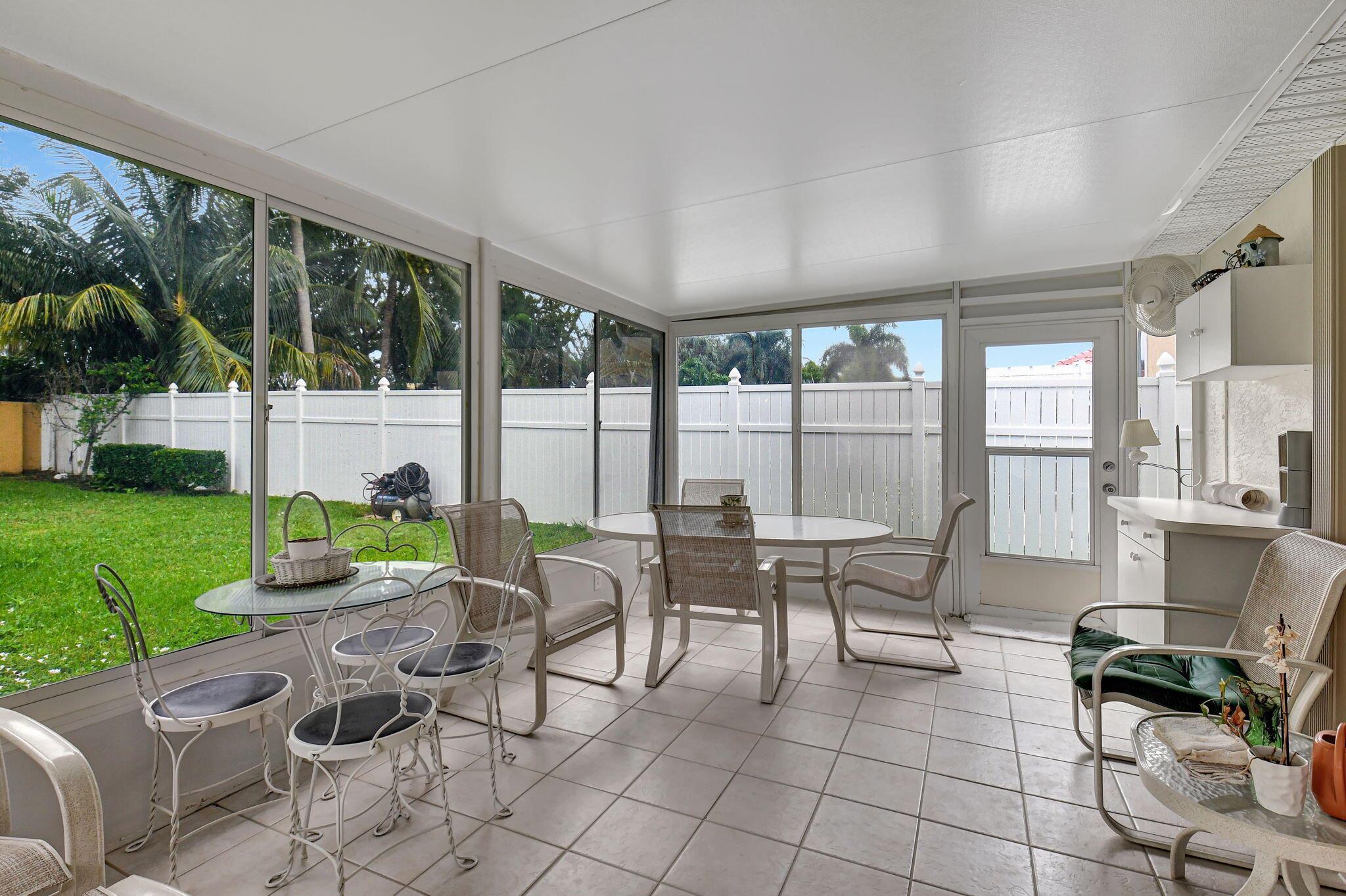 DELRAY LAKES - Residential