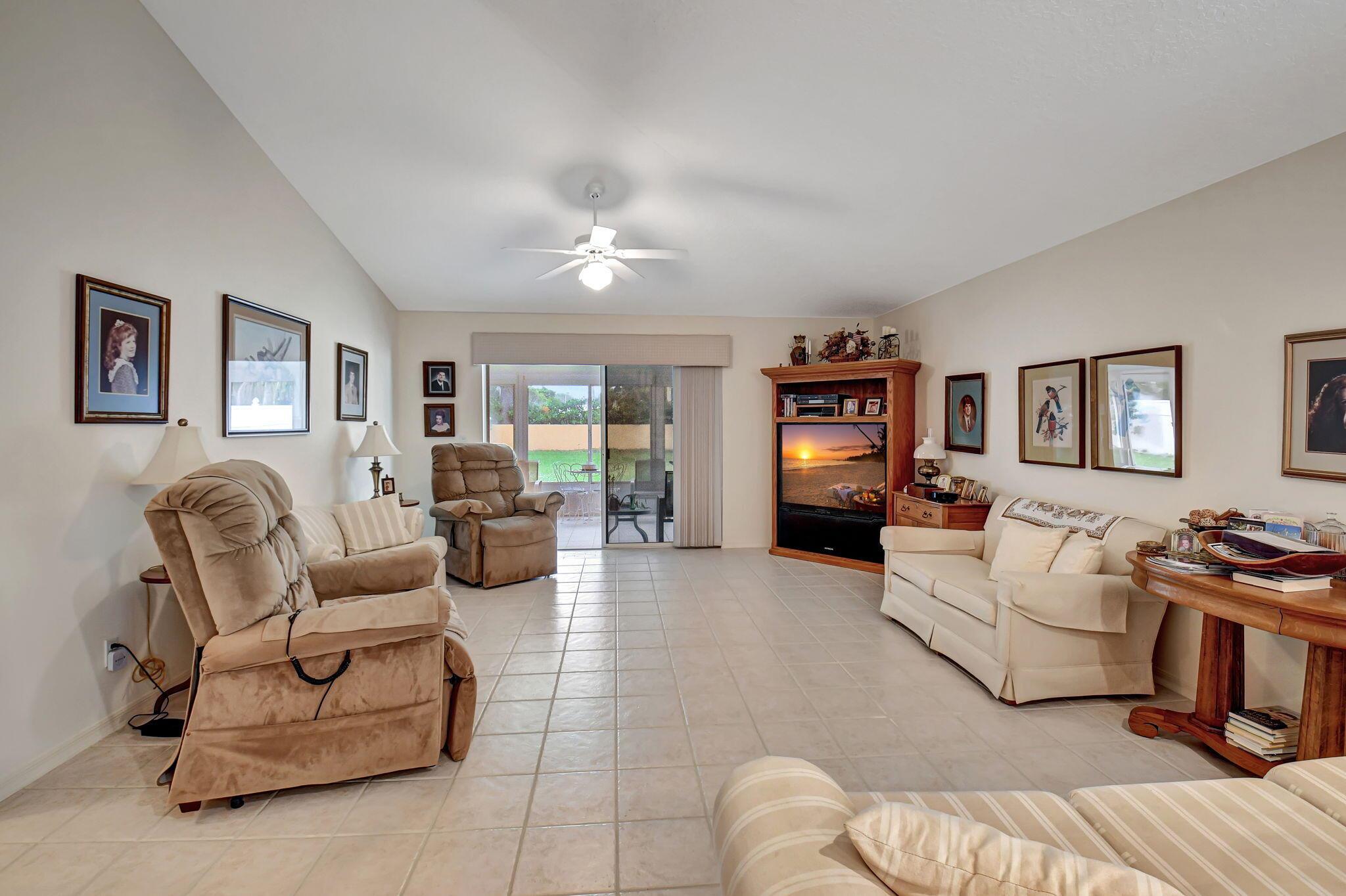 DELRAY LAKES - Residential