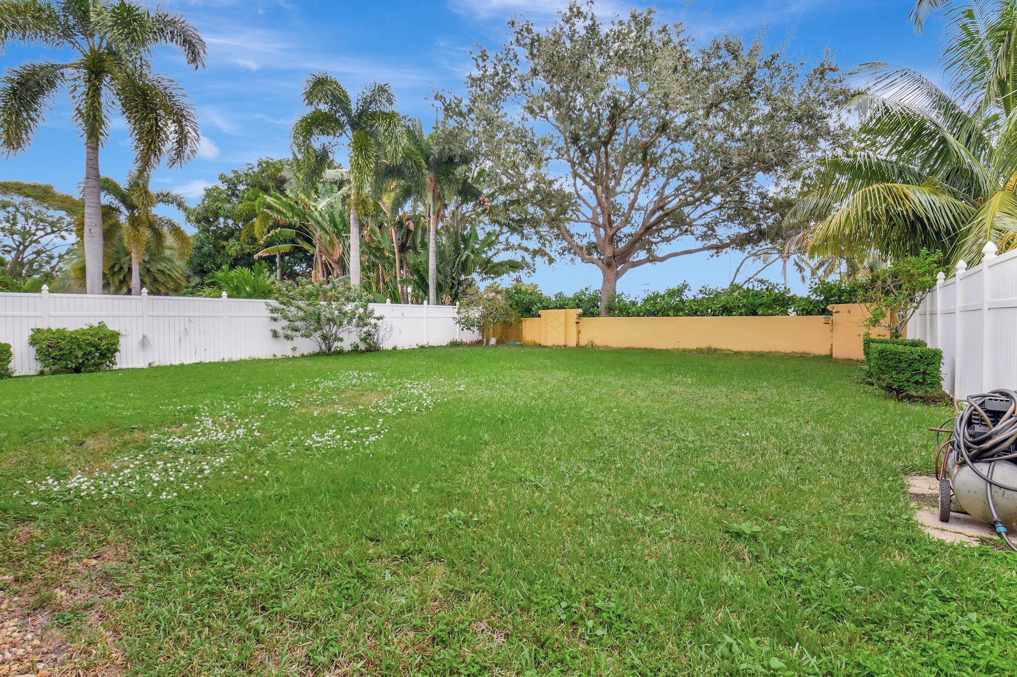 DELRAY LAKES - Residential