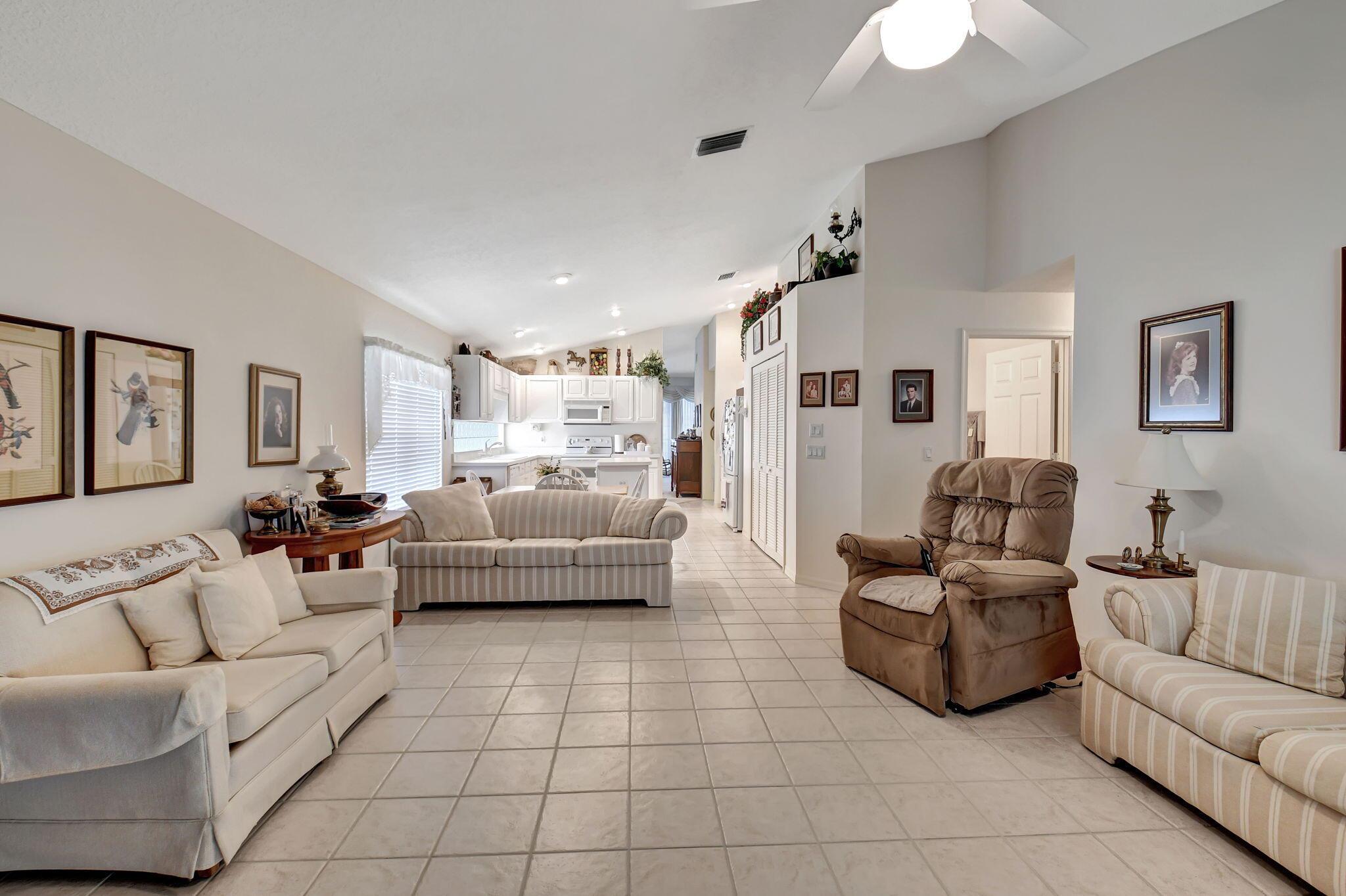 DELRAY LAKES - Residential