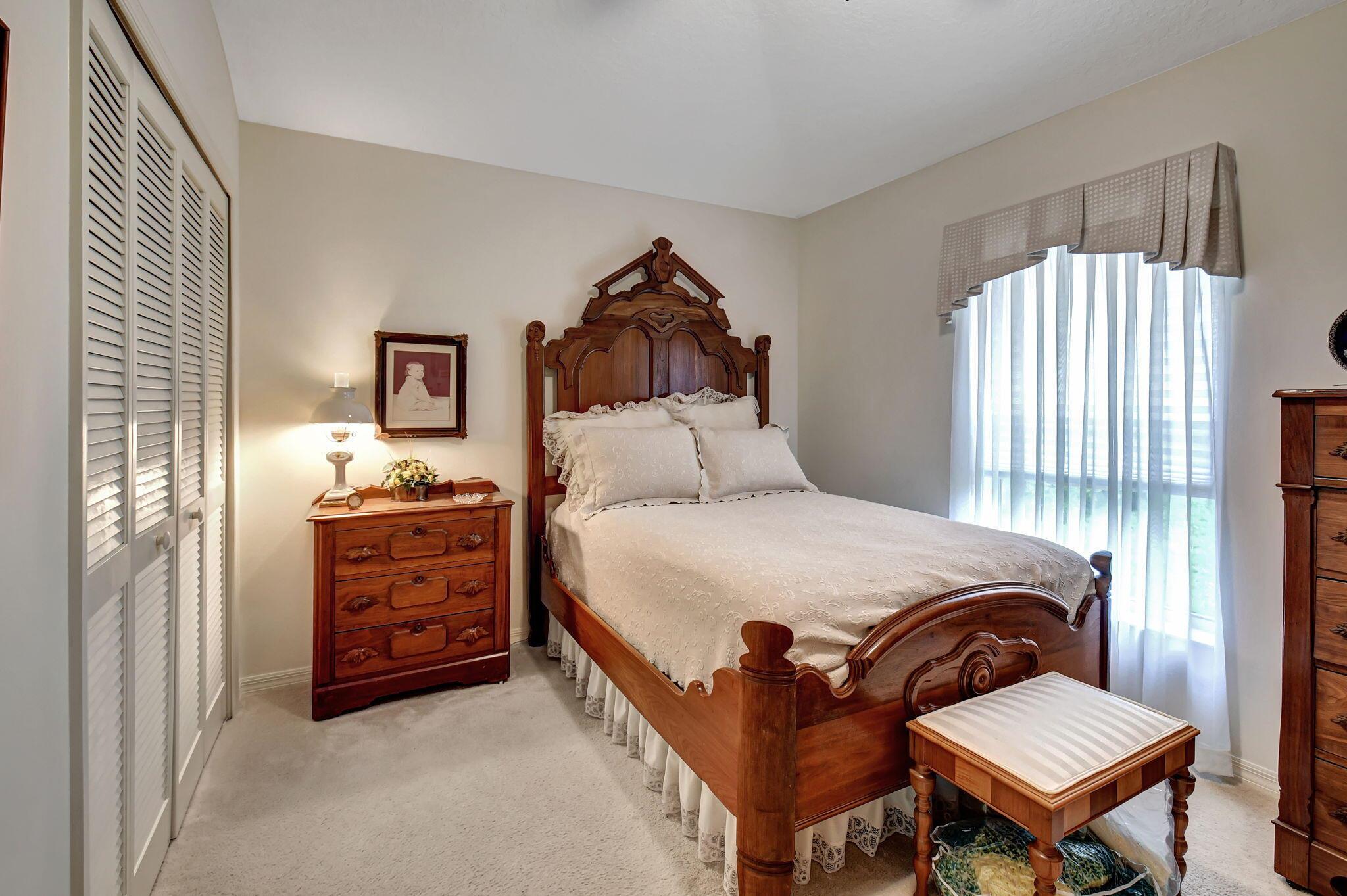 DELRAY LAKES - Residential