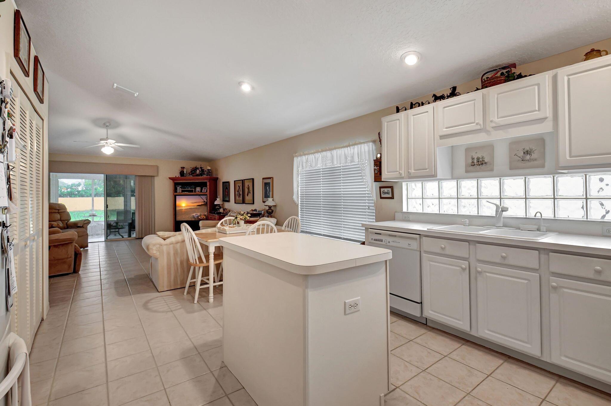 DELRAY LAKES - Residential