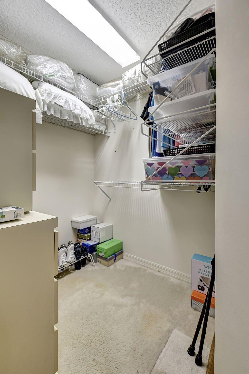 DELRAY LAKES - Residential