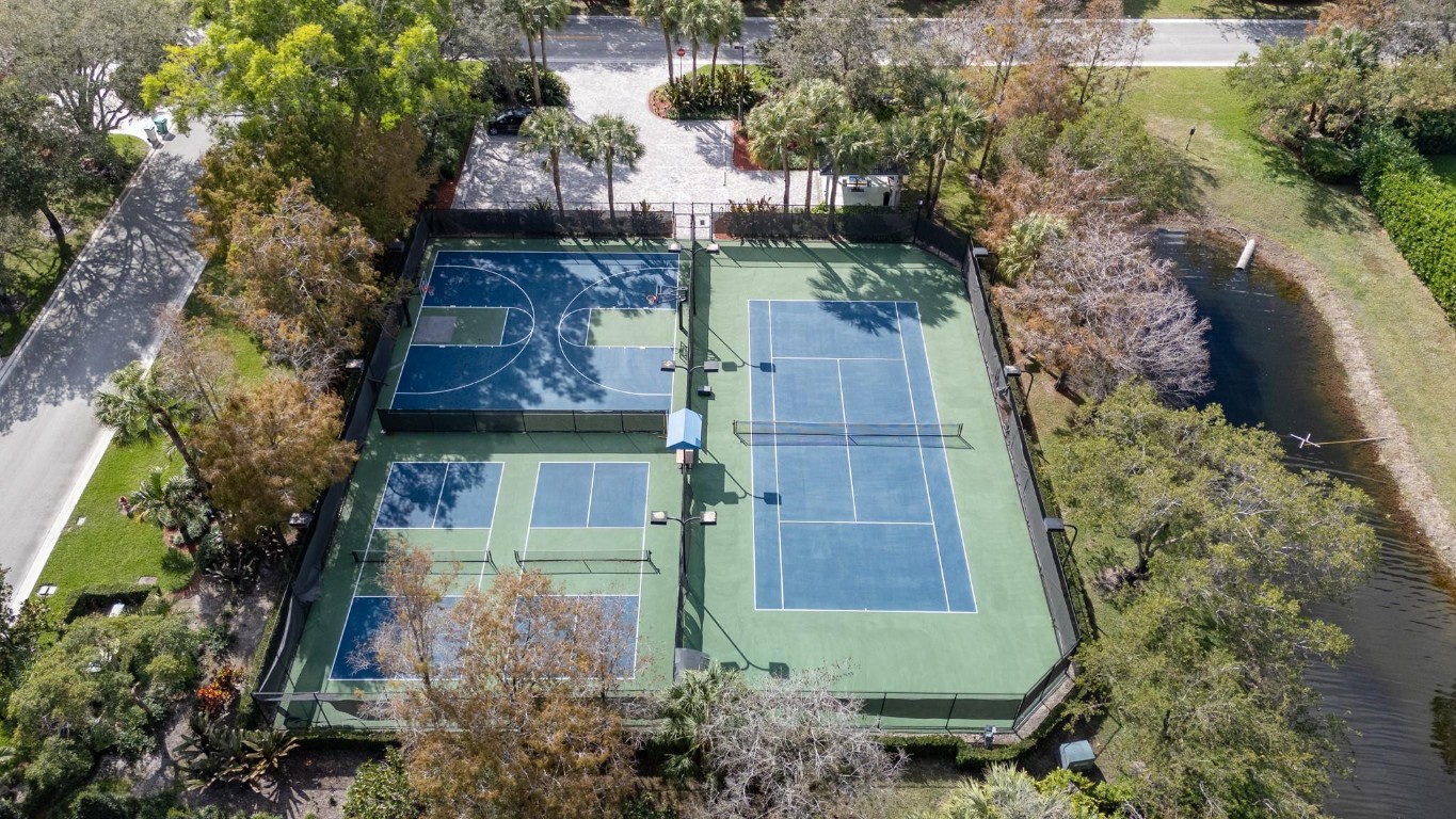 Pinehurst Woods 166-14 B - Residential