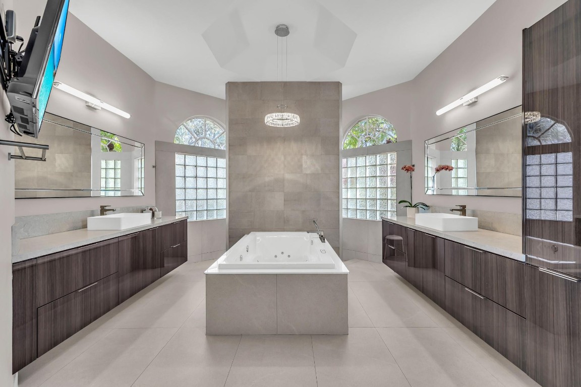 Pinehurst Woods 166-14 B - Residential