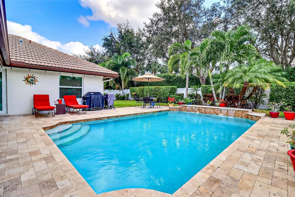 Photo of 6604 Blue Bay Circle, Lake Worth, FL 33467 (MLS # R10977094)