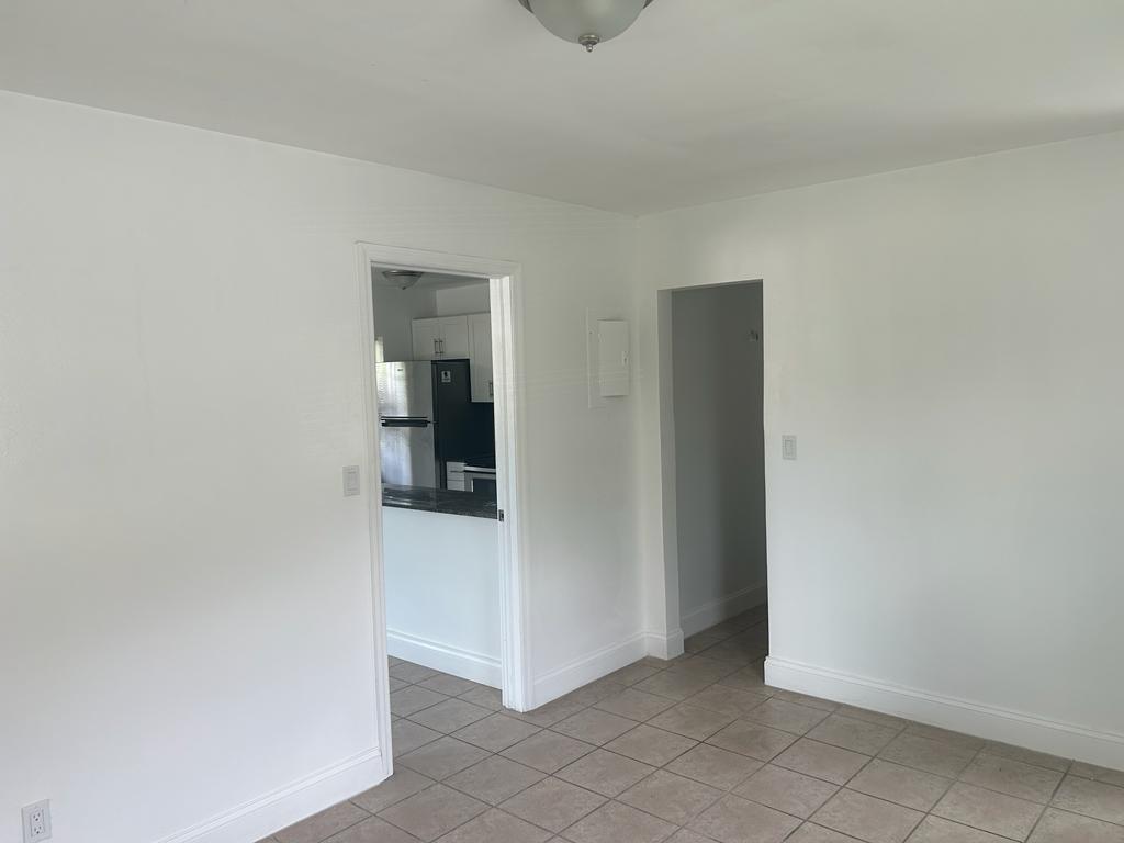 Oak Grove 27-16 B - Residential Lease