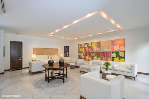 Worth Ave North to Wells - Residential