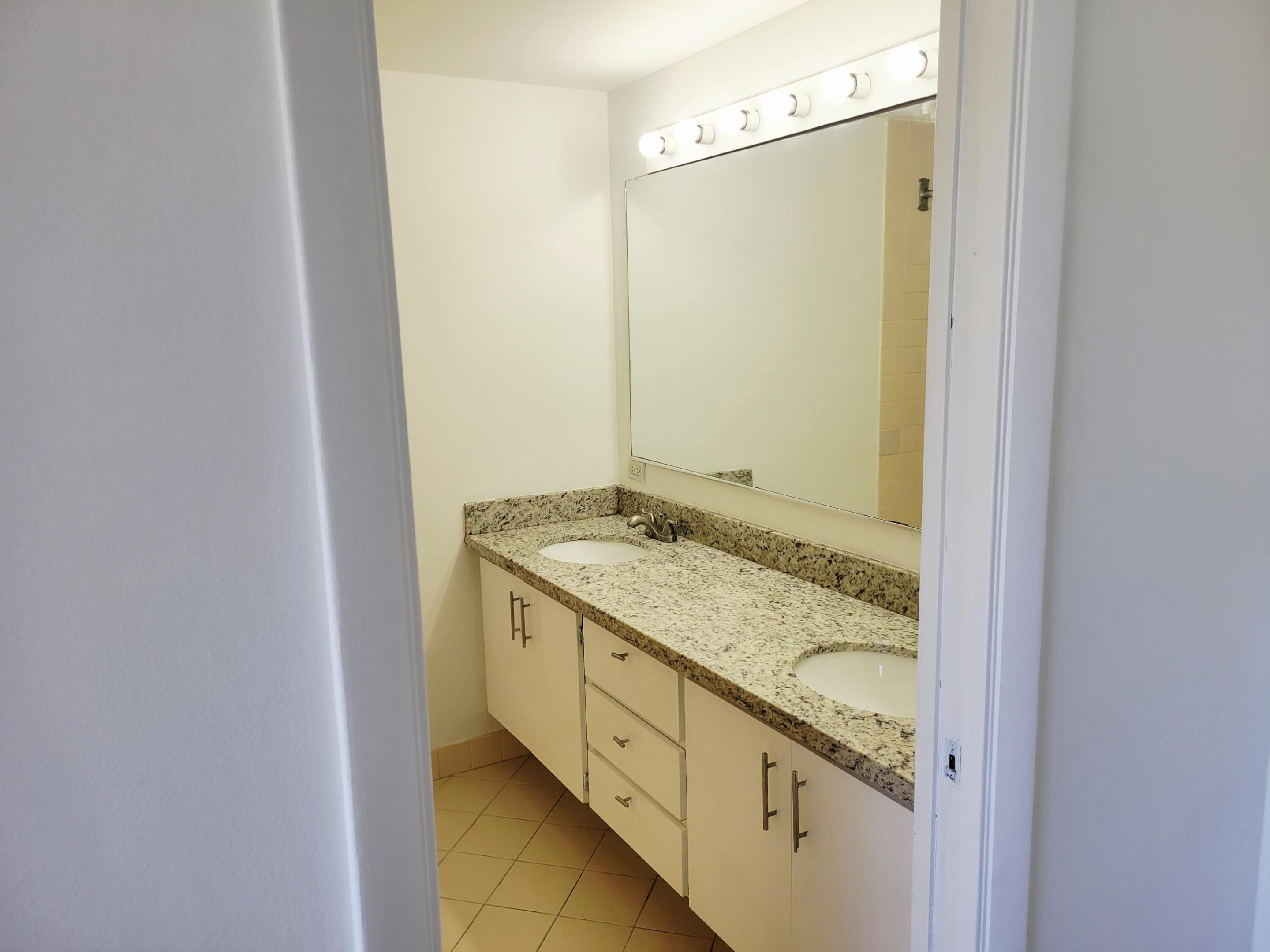 VILLAGE OF SANDALWOOD LAKES SOUTH - Residential