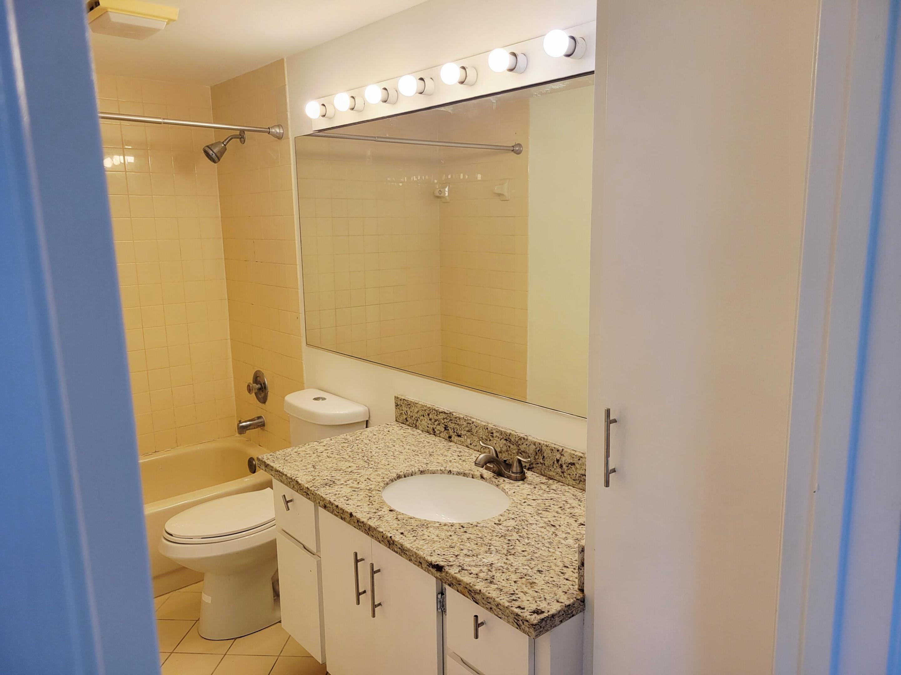 VILLAGE OF SANDALWOOD LAKES SOUTH - Residential