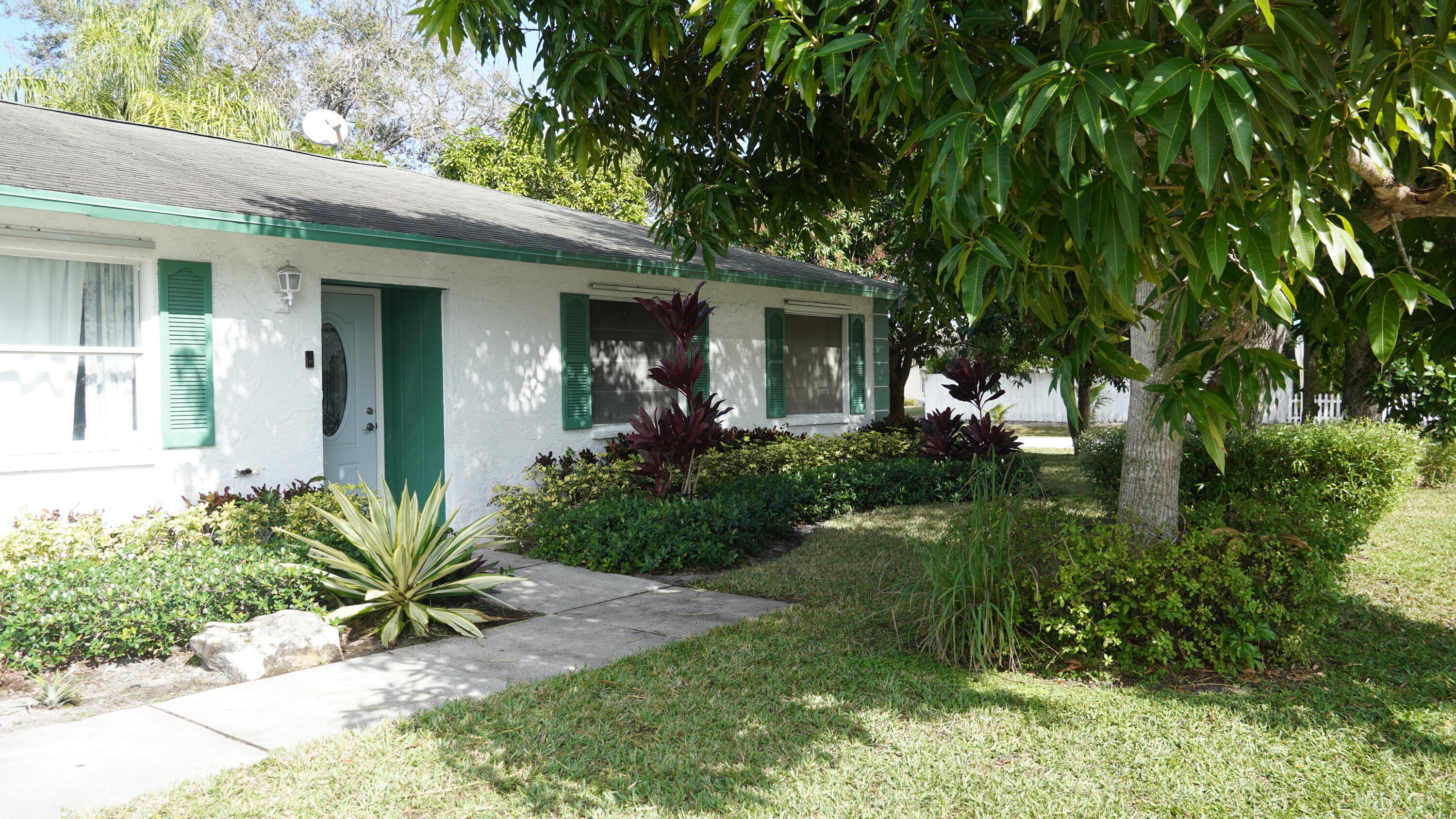 5805 BOSQUE Lane