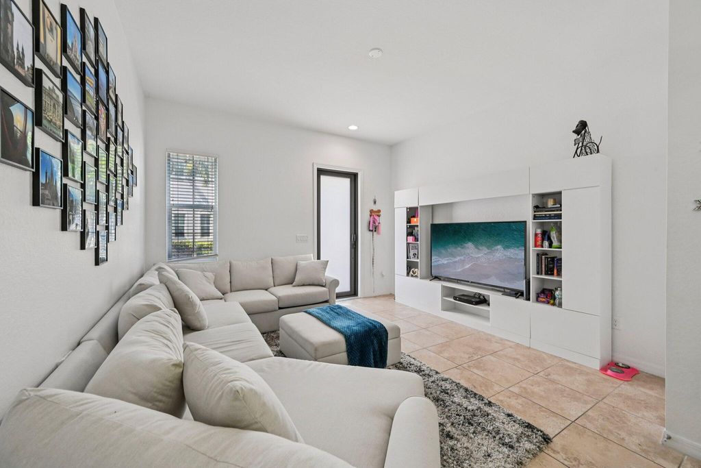 Photo of 482 Graham Place, Boynton Beach, FL 33435 (MLS # B26018680)