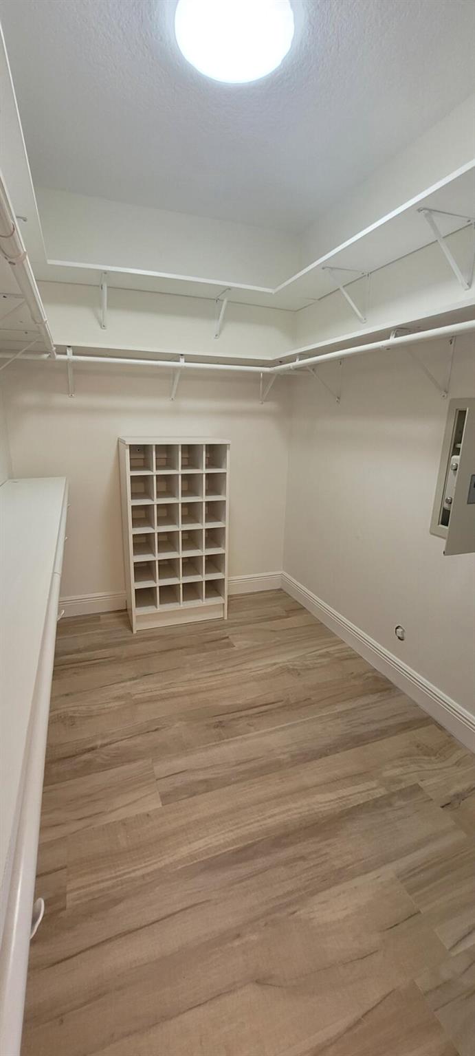 SUGAR POND MANOR OF WELLI - Residential Lease