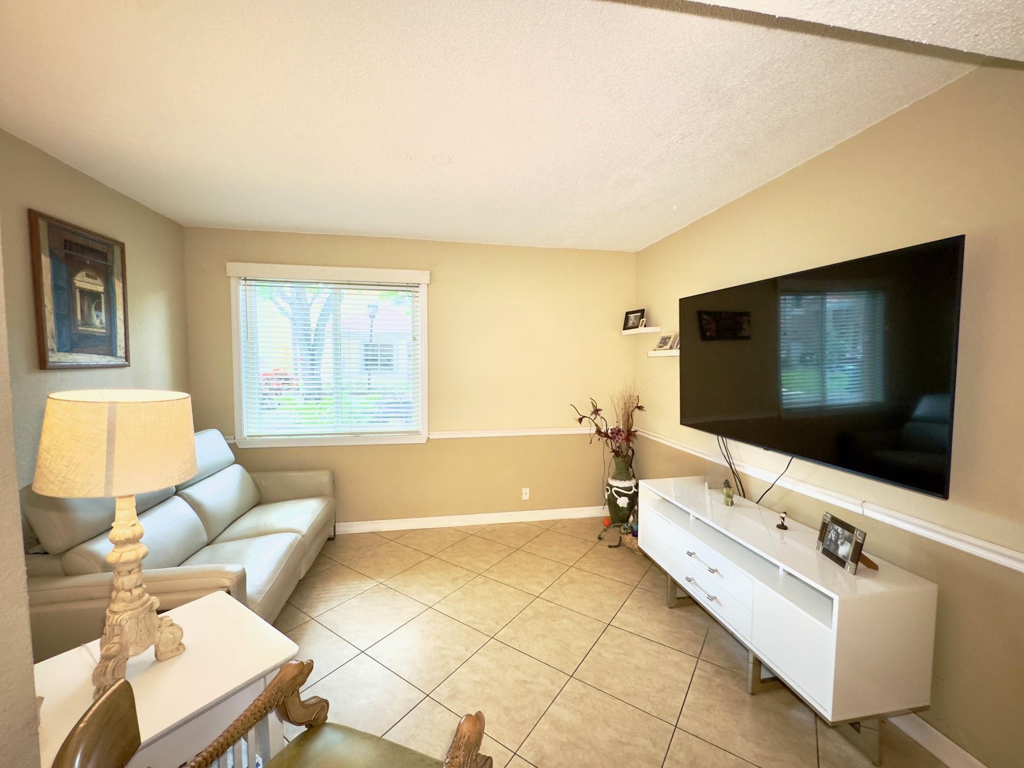 11229 Lakeview Dr