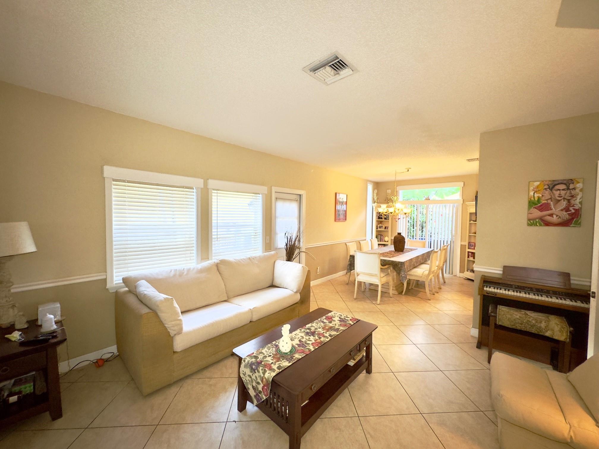 11229 Lakeview Dr