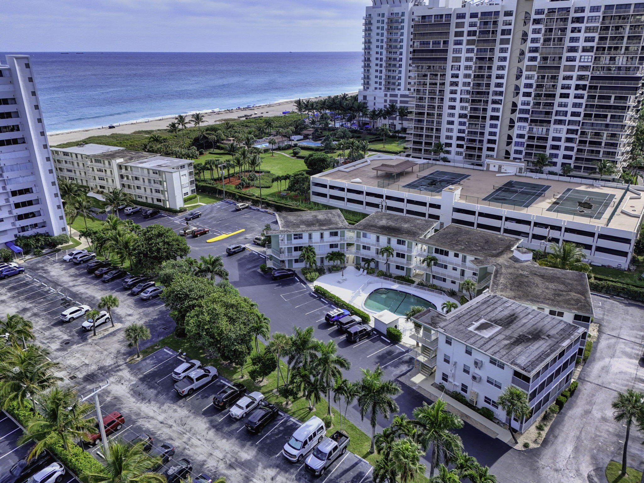 VILLAS ON THE OCEAN - Residential