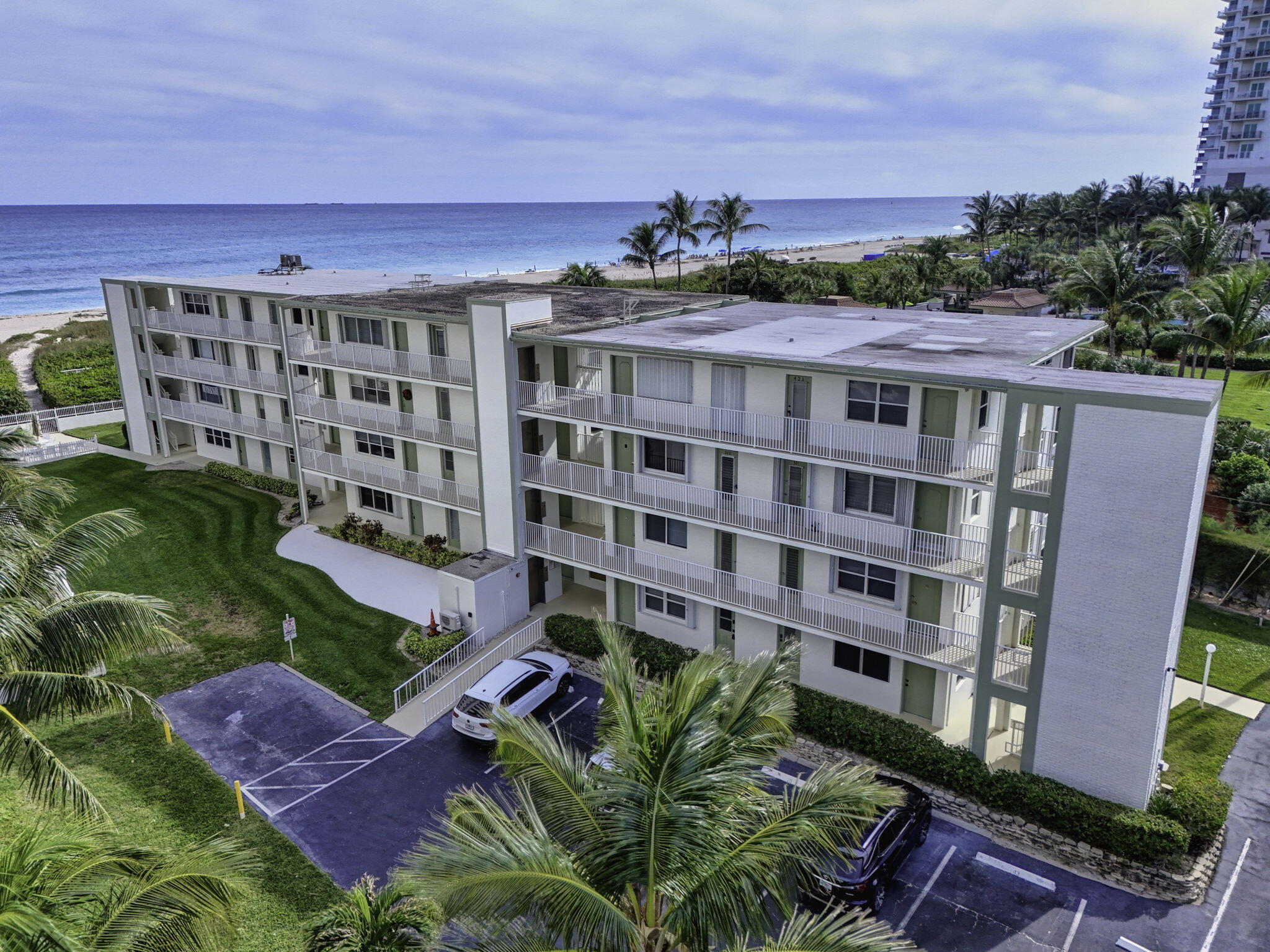 VILLAS ON THE OCEAN - Residential