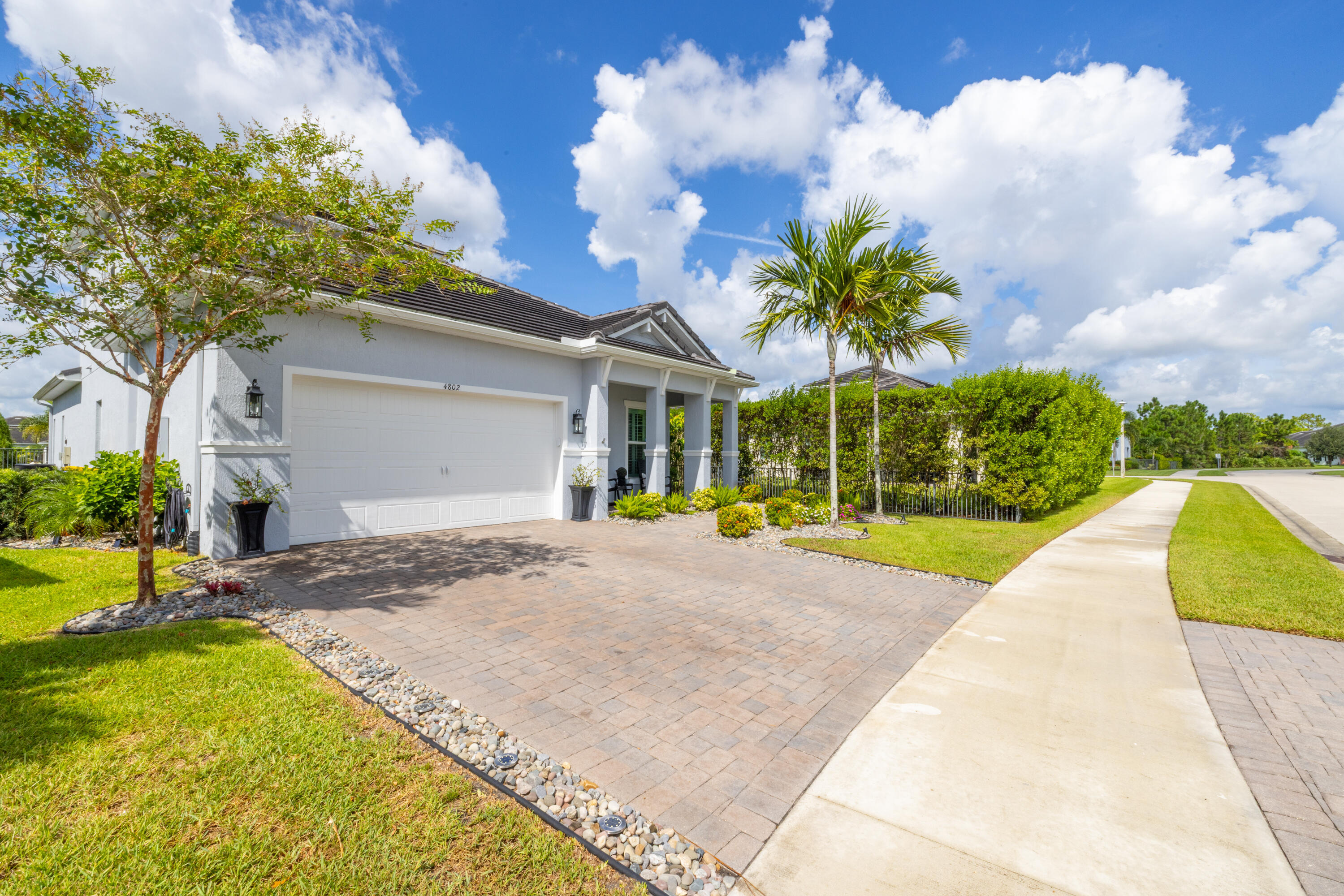 BANYAN BAY - Residential