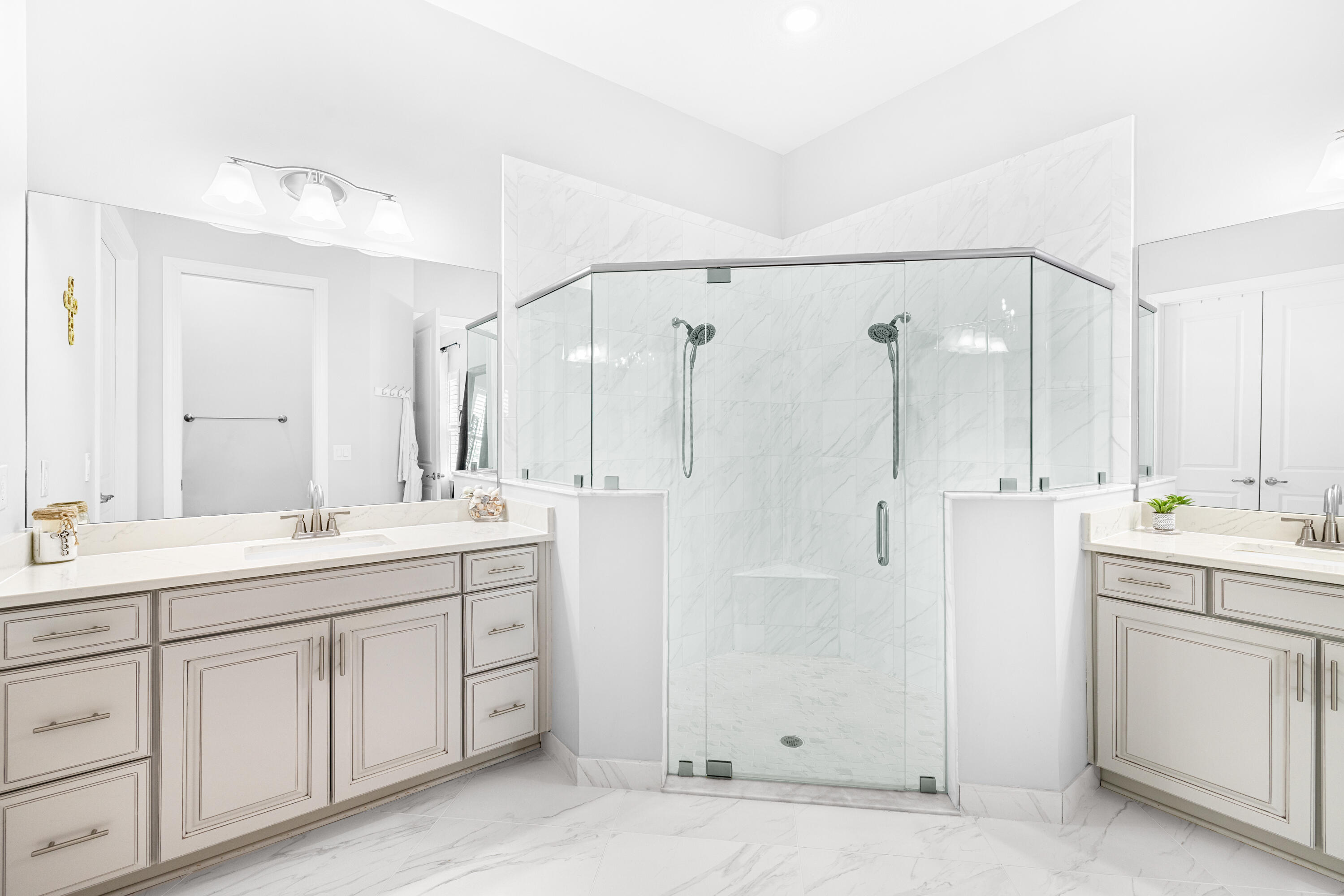 BANYAN BAY - Residential