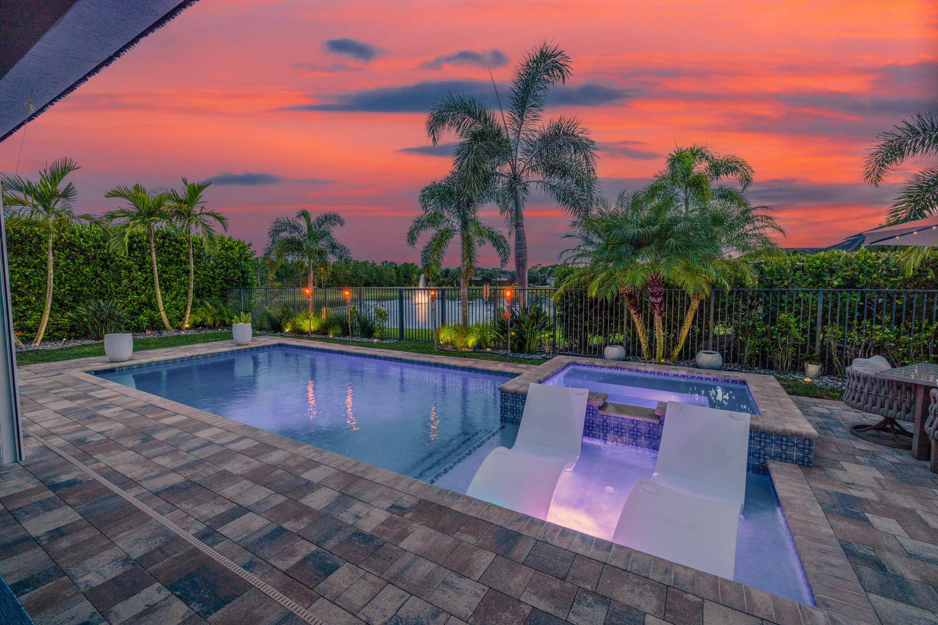 BANYAN BAY - Residential